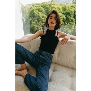 Black sleeveless tank top